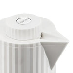 Alessi Plissé Termoskannu Punainen MDL12 R kannen yksityiskohta, graafinen muotoilu ja ergonominen avausmekanismi.