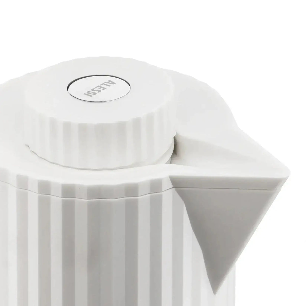 Alessi Plissé Termoskannu Punainen MDL12 R kannen yksityiskohta, graafinen muotoilu ja ergonominen avausmekanismi.