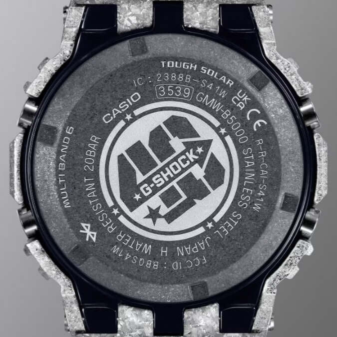 Casio G-Shock GMW-B5000PS-1ER LIMITED EDITION kellon takapuoli, jossa näkyy tekniset tiedot ja logo.