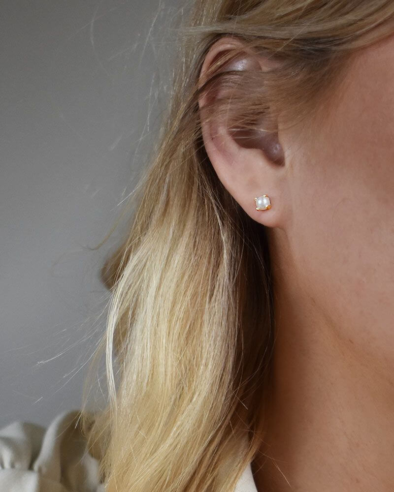 Drakenberg Sjölin Petite Pearl gold Korvakorut