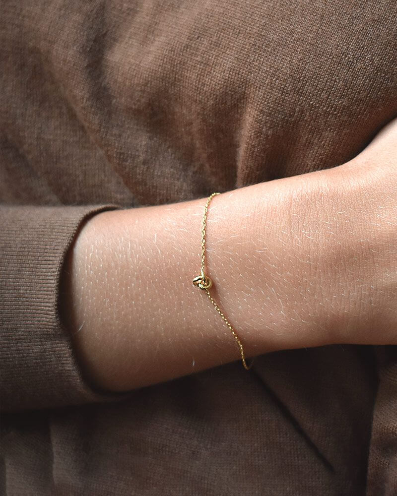 Drakenberg Sjölin Le Knot drop gold rannekoru