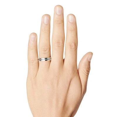 Efva Attling 4½ & Black Stars Ring timanttisormus 