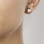 Efva Attling Day Pearl kultaiset korvakorut 12-101-00591