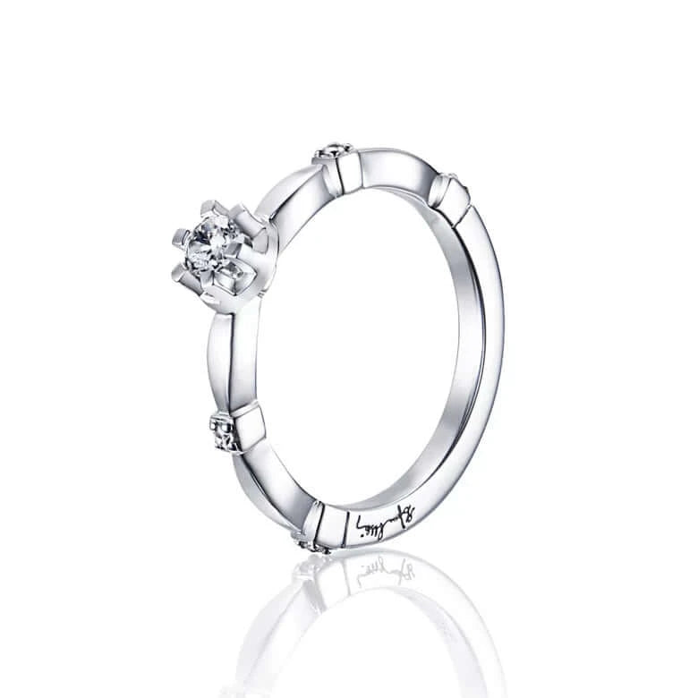 Efva Attling Forget Me Not Star Ring timanttisormus