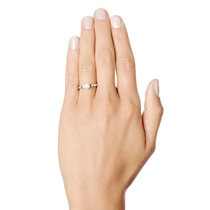 Efva Attling Forget Me Not Star Ring timanttisormus