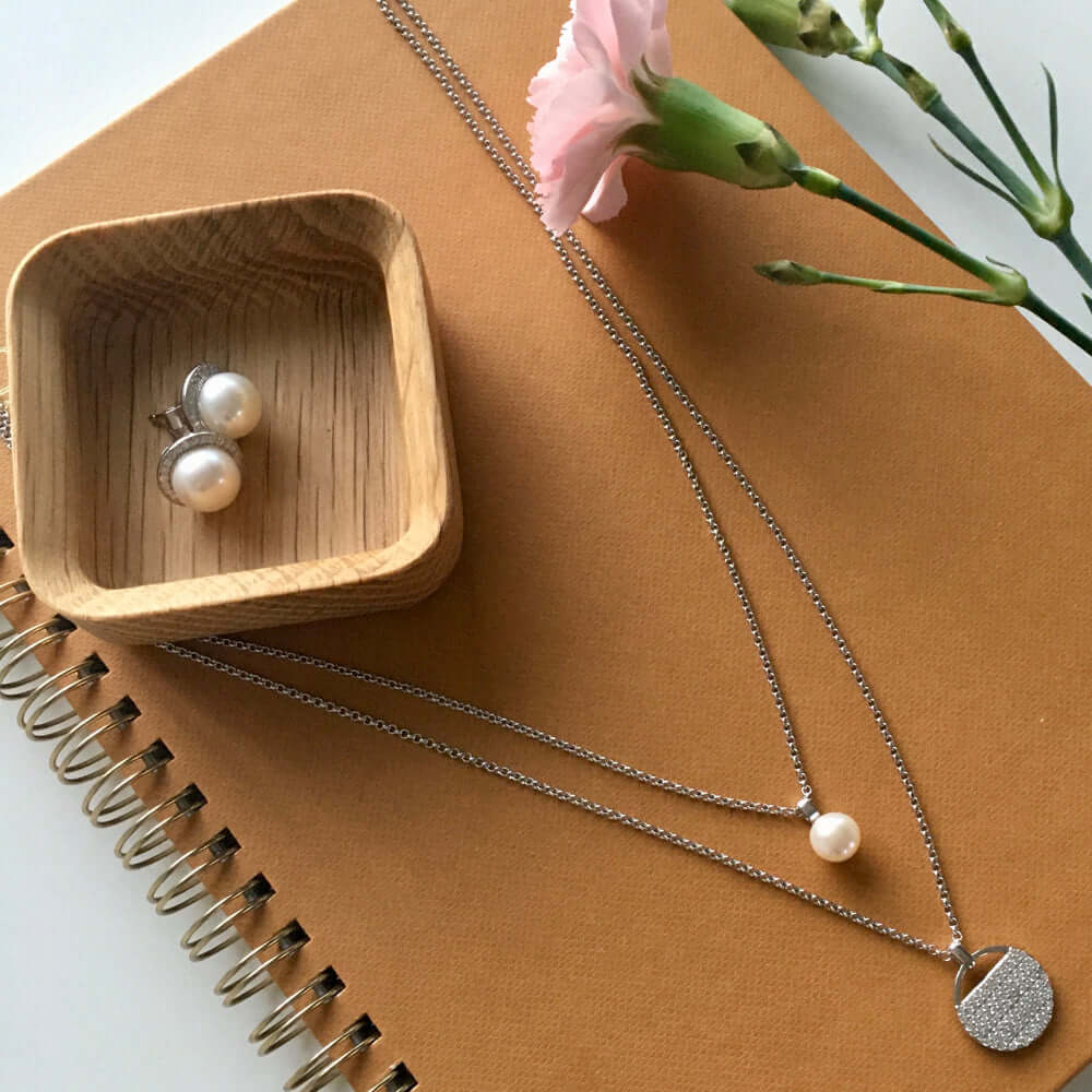 Gaura Pearls helmikorvakorut zirkoneilla KOSK15412E, makeanvedenhelmet ja zirkonit korvakoruissa.