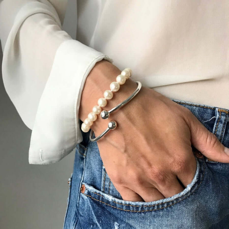 Gaura Pearls helmirannekoru Classiko FARW685-B, elegantti helmirannekoru, aitoja makeanvedenhelmiä, tyylikäs asuste.