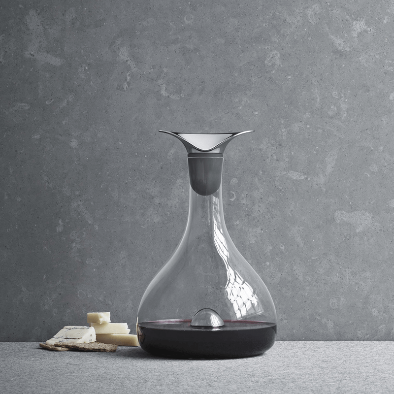 Georg Jensen Wine Carafe viinikarahvi 3586671 viinilasi, muotoiltu viinin parhaisiin ominaisuuksiin.