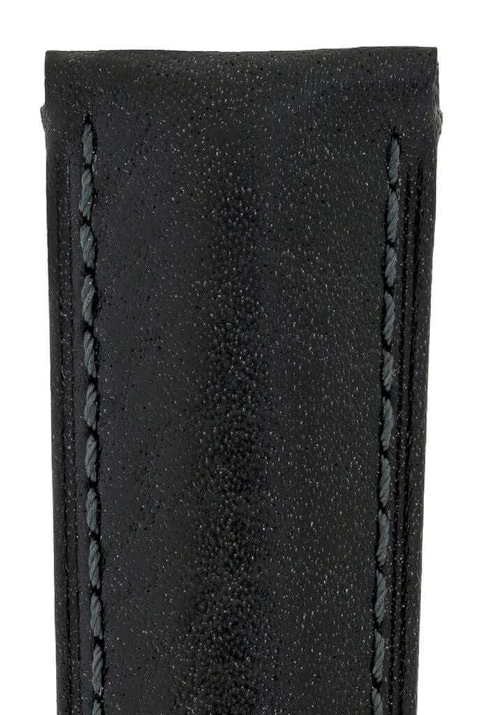Hirsch Camelgrain musta kellon ranneke 01009050-1, musta nahkaranneke, läheltä kuvattuna, tyylikäs ja kestävä.