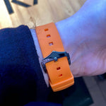KARU kellon silikoniranneke oranssi curved