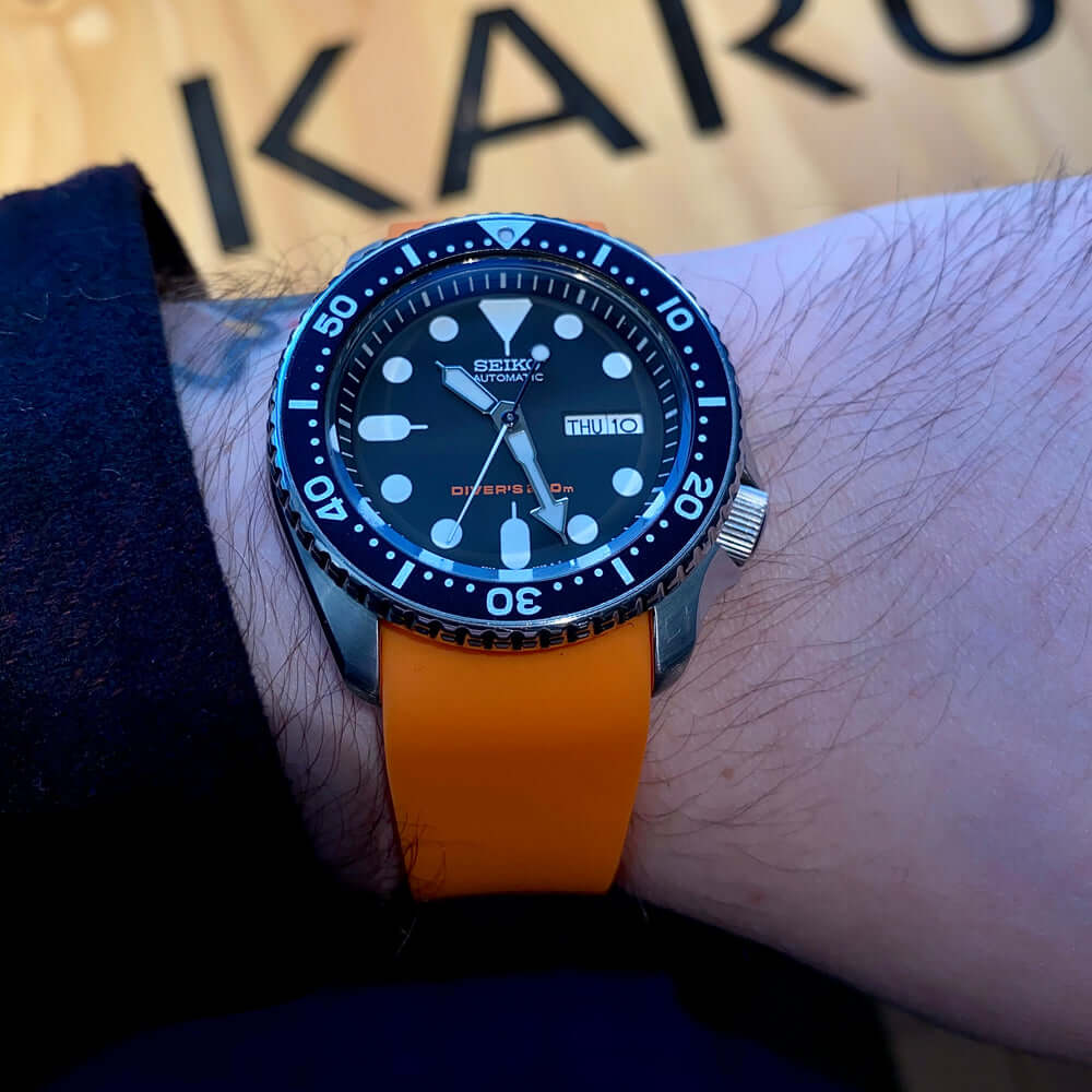 KARU kellon silikoniranneke oranssi curved