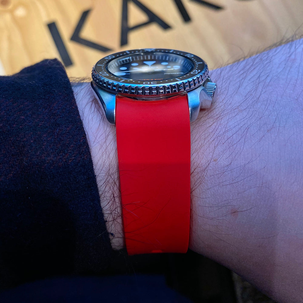 KARU kellon silikoniranneke, punainen "curved"