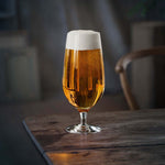 Orrefors Beer Lager olutlasit 6312002, kaunis kristallilasi lager-oluelle, vaahto päällä.