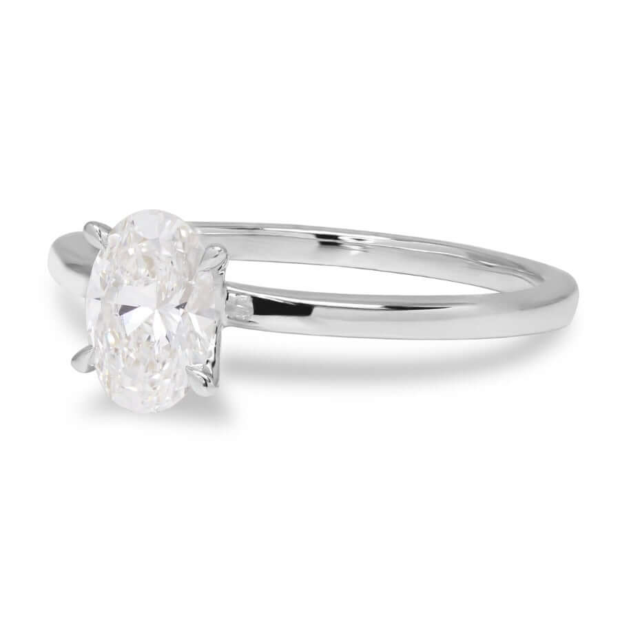 Beat Of Love Aurora timanttisormus R-1231-050LD kaunis ovaalihiontainen timanttisormus, laboratoriotimantti 0,50ct.