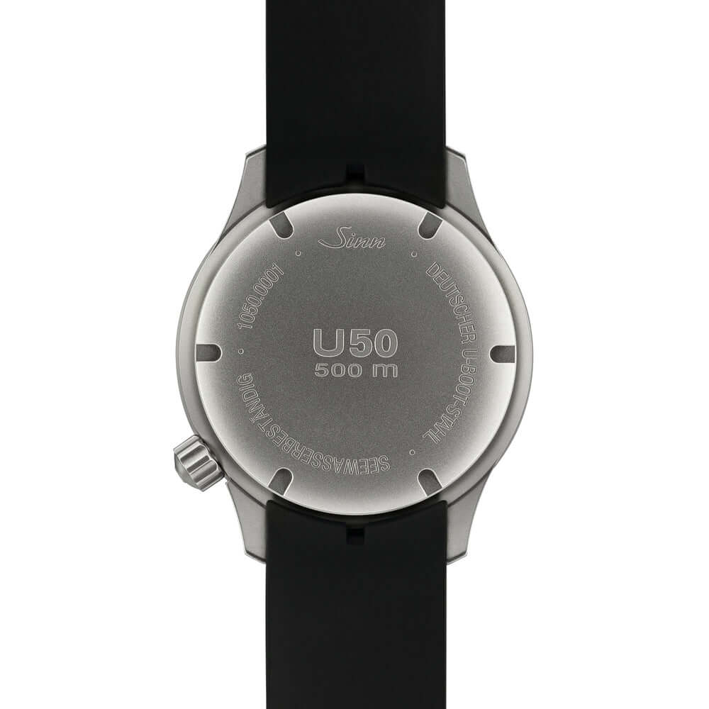 Sinn U50 Diving Watch 1050.030 takakansi, jossa 500 m vesitiiviys ja kestävä materiaalivalinta.