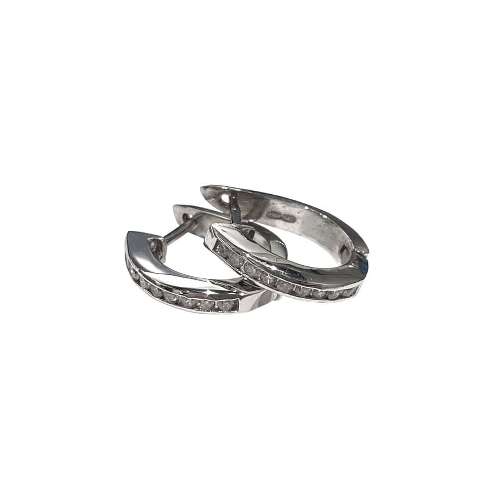 Valkokultaiset timanttikorvarenkaat (0,36 ct)